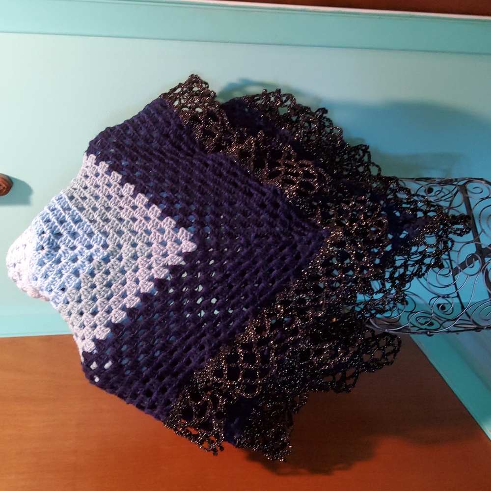 Shawl / Throw - Picture 2 of 4